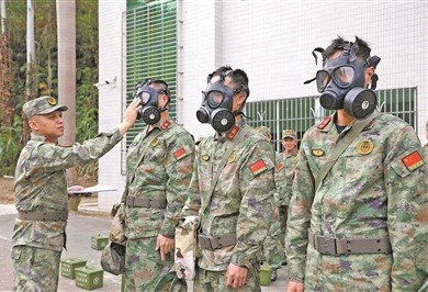 筑牢安全防线 提升应急能力——广东省紫金县人武部深入开展群众性练兵活动，扎实组织防毒面具使用训练